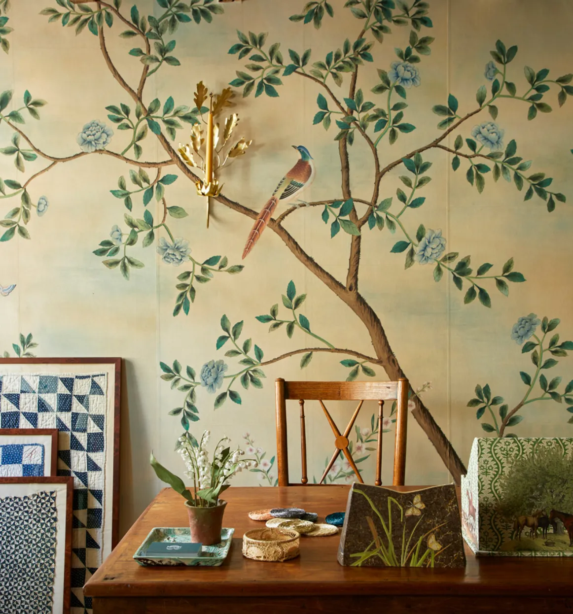 neutral and green chinoiserie wallpaper