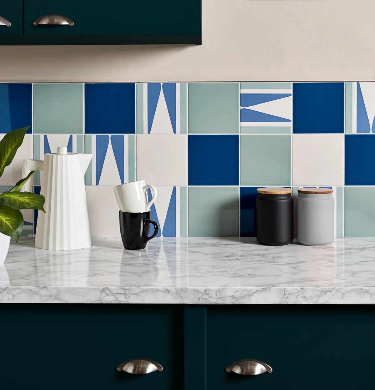 kitchen splashback ideas - mismatched tiles