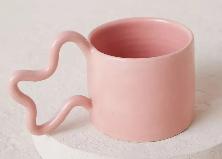 Pink mug with wavy handle