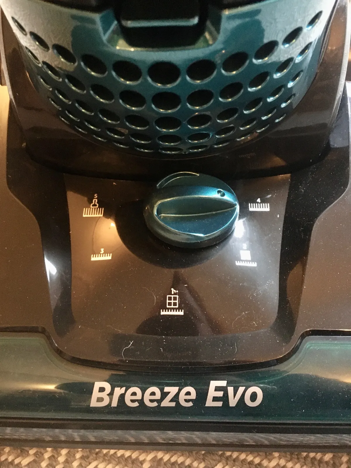 Breeze Evo upright vacuum cleaner