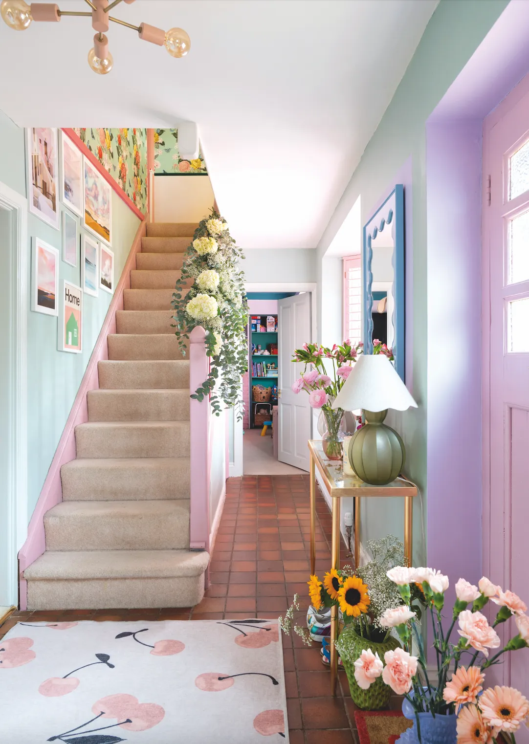 Sophia loves to fill her home with fresh flowers and has even decorated the bannister with a display of pretty blooms