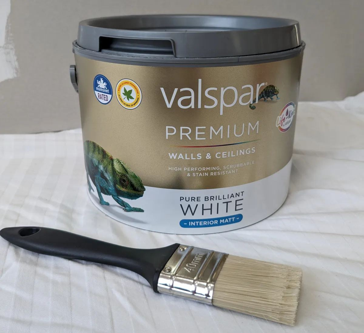 Valspar white emulstion paint