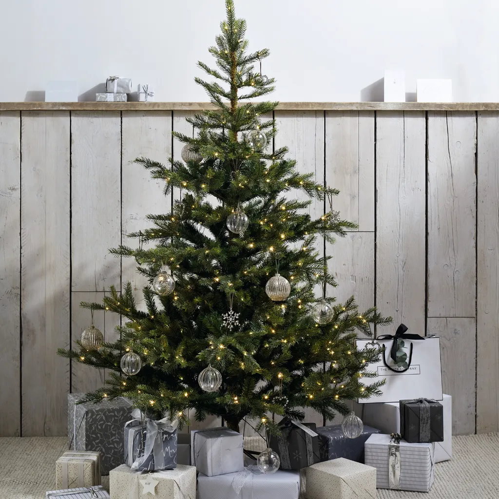 Pre Lit Grand Spruce Christmas Tree – 6ft
