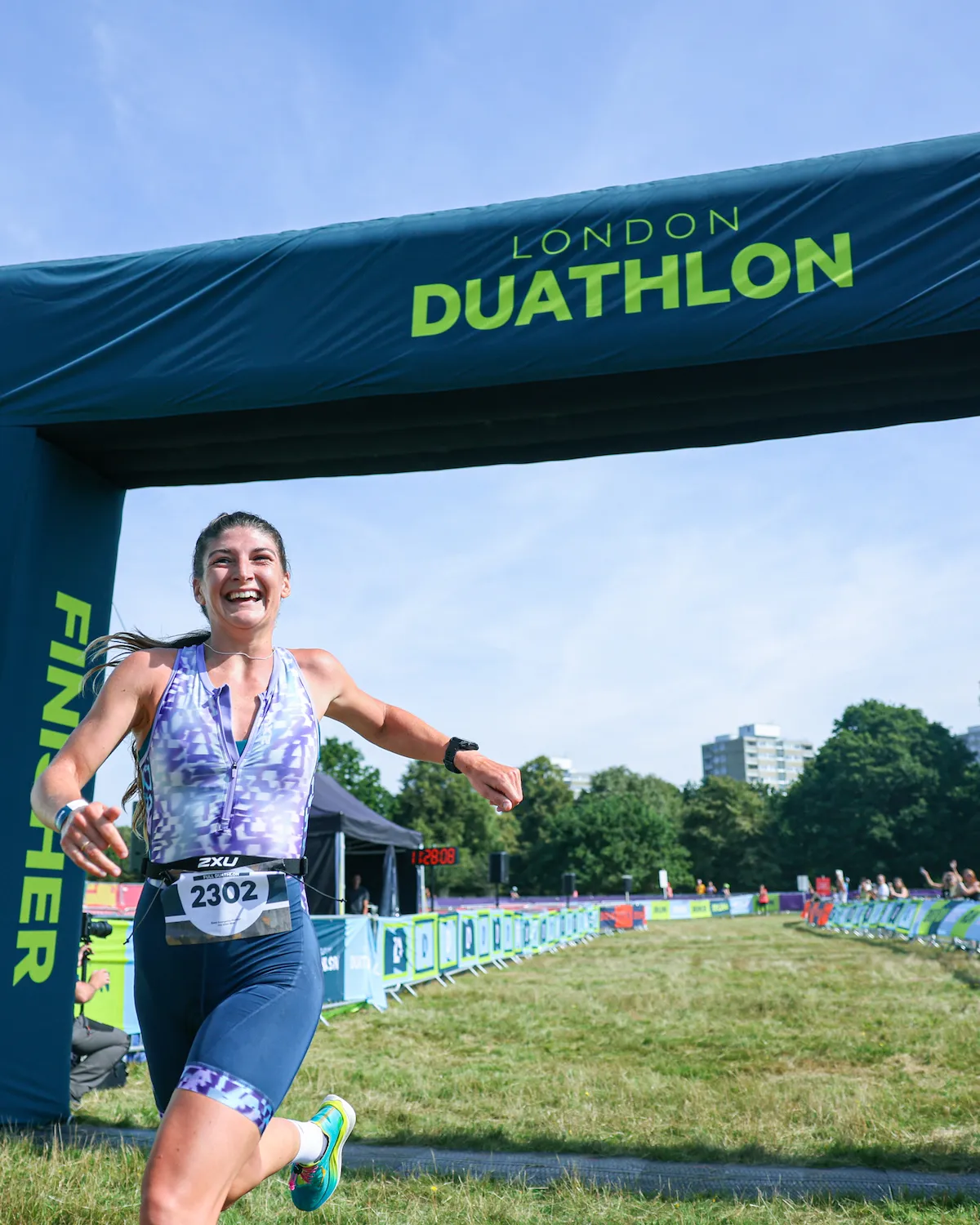 Jess Furness winning the 2023 London Duathlon