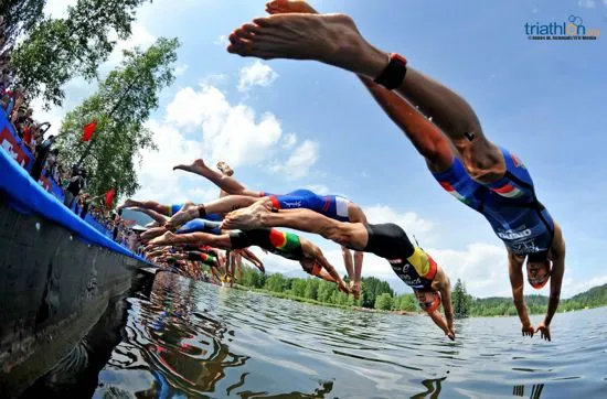 Athletes diving into the water in Kitzbühel
