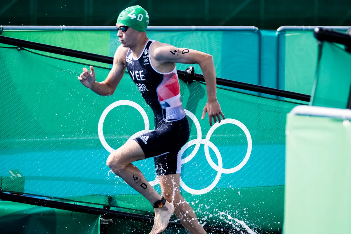 On the hunt for gold, Alex Yee leaps out of thee water and heads to T1. Pure focus. 