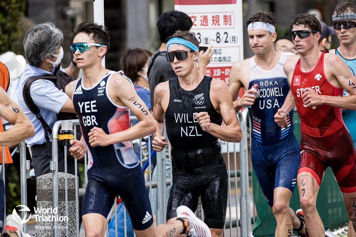 Brit Alex Yee instantly takes the front on the run and sets the pace, but can he keep it up?