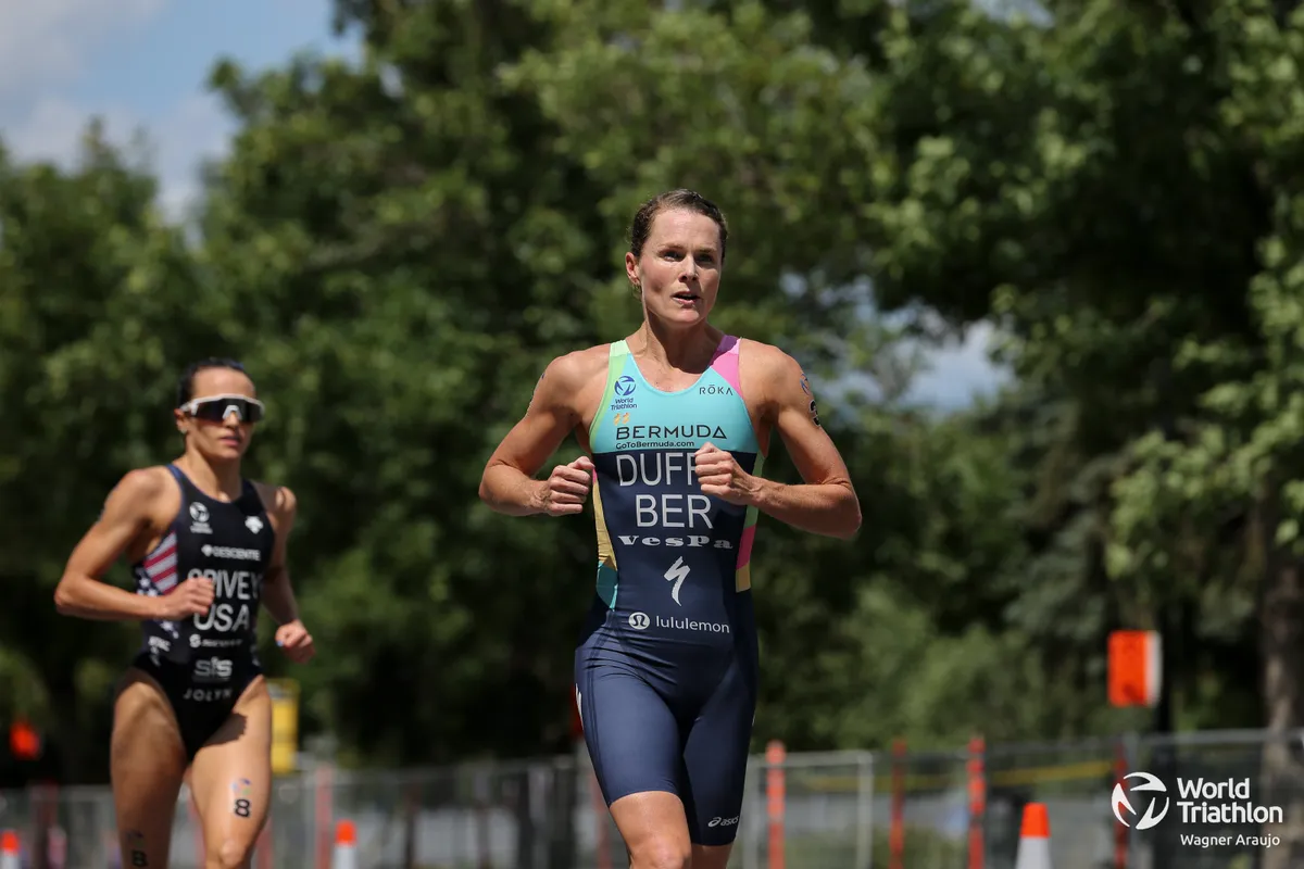 Flora Duffy and Taylor Spivey racing at WTCS Montreal