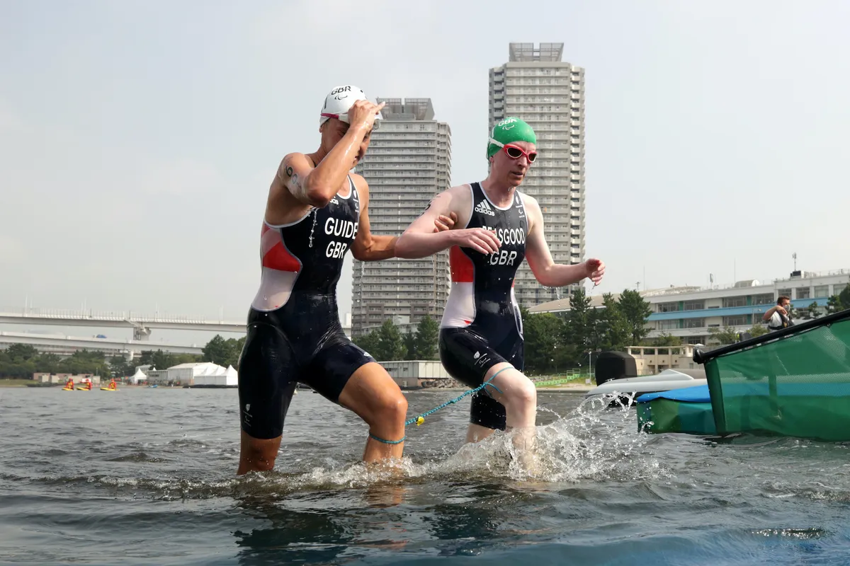Alison Peasgood and guide Nikki Bartlett race at Tokyo 2020