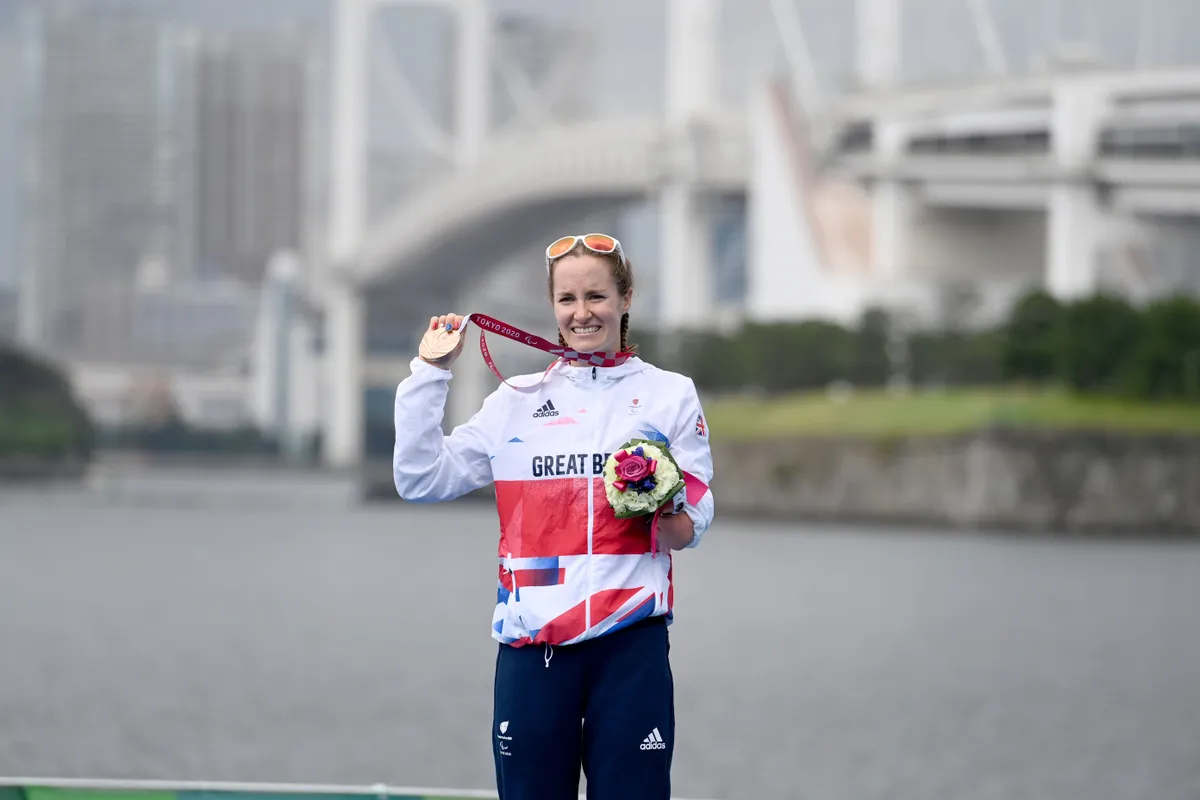 GB's Claire Cashmore celebrating with her bronze medal on the podium at the 2020 Tokyo Paralympics. Credit: Delly Carr/World Triathlon