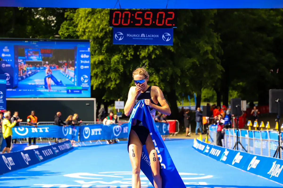 cassandre beaugrand takes finish line at leeds 2022 wtcs