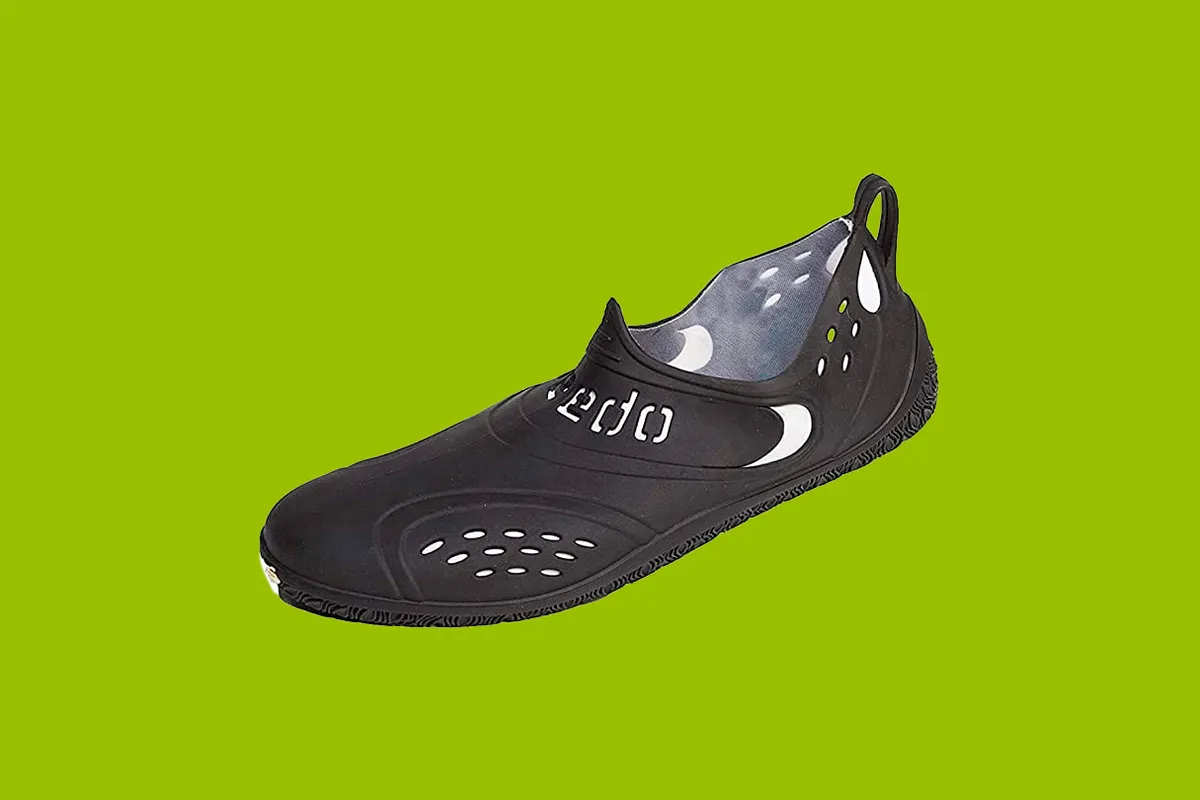 Speedo Zanpa water shoe on a green background
