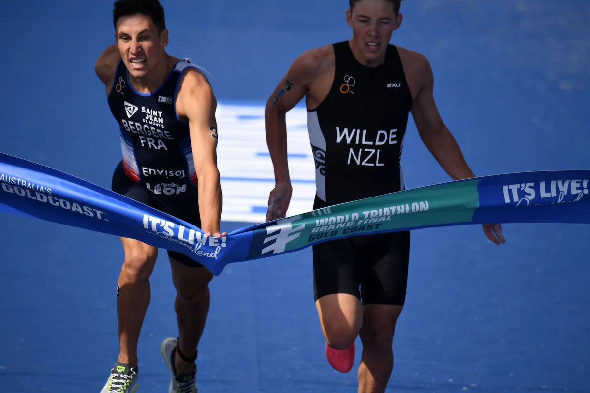 Bergere goes up against Hayden Wilde in a sprint finish during the World Triathlon mixed relay race (Credit: Delly Carr/World Triathlon)