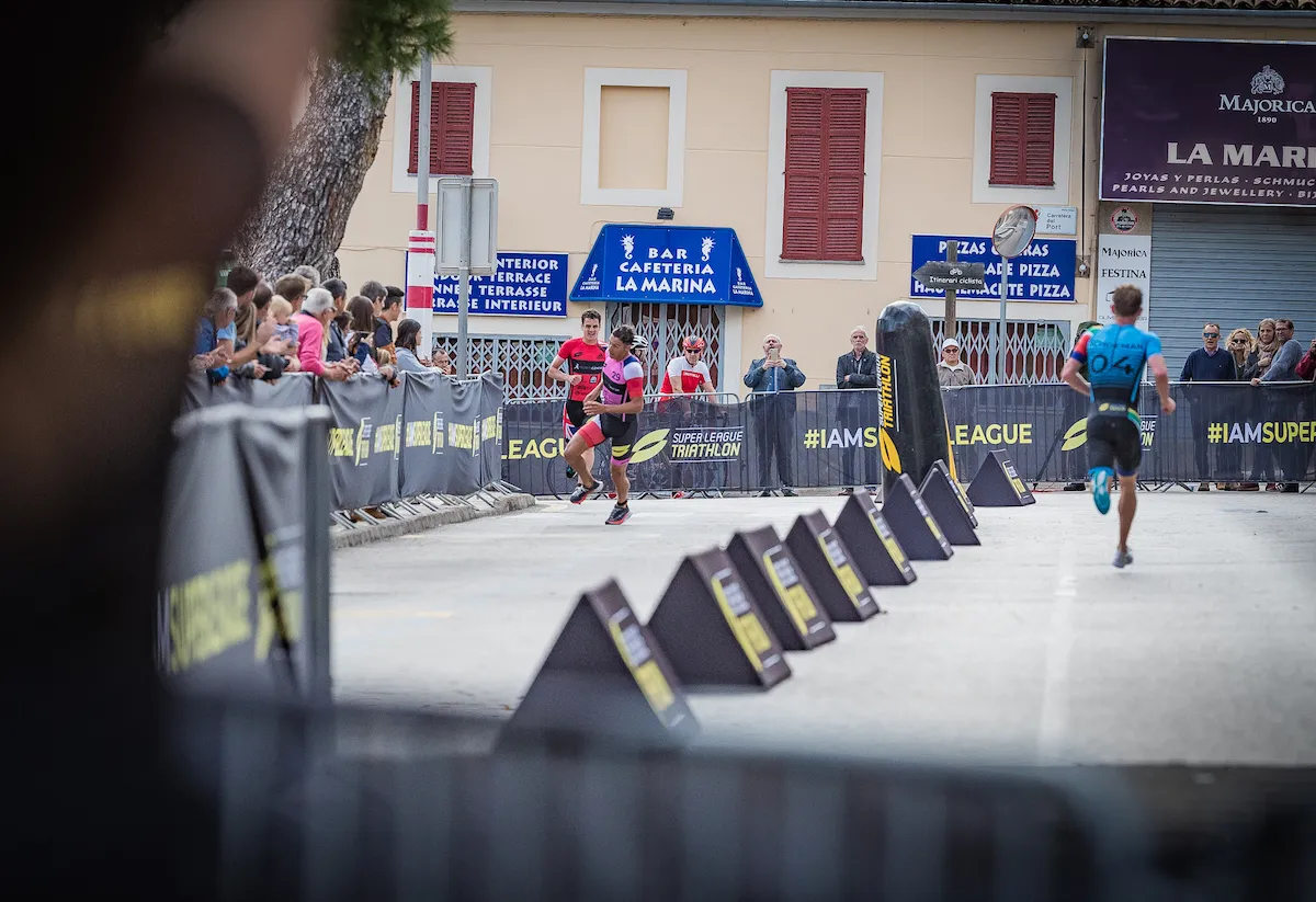Vincent Luis times his Short Chute to perfection at the 2018 Mallorca SLT, allowing him to steal victory from Jonny Brownlee.