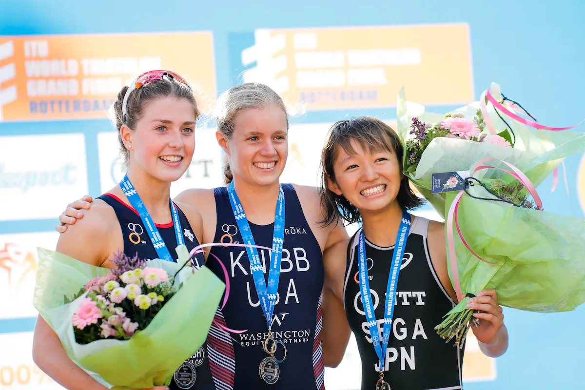 L-R: Kate Waugh (silver), Taylor Knibb (gold) and Fuka Sega (bronze) on the podium of the 2017 World Junior Champs in Rotterdam
