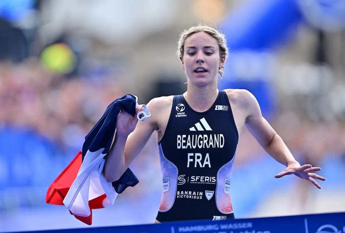 Cassandre Beaugrand takes the tape to win the 2023 World Triathlon Super Sprint Championships in Hamburg