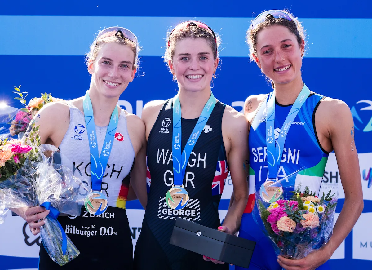 L-R: Germany’s Annika Koch (silver), GB's Kate Waugh (gold) and Italy’s Bianca Seregni (bronze) on the podium of the 2022 U23 World Champs in Abu Dhabi