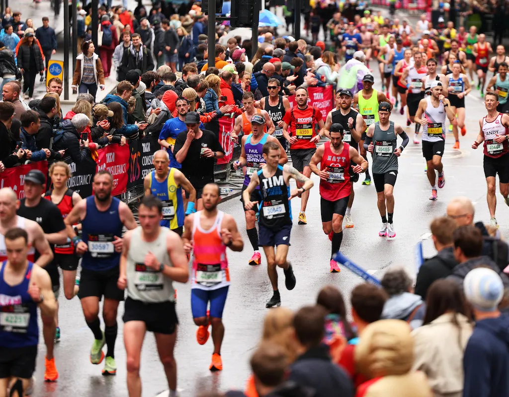 People trying to get a good marathon time at the London Marathon