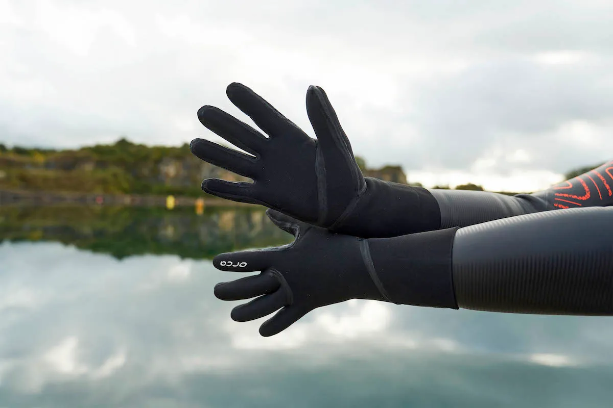 Best cold water swimming gloves for winter 2024 - 220 Triathlon