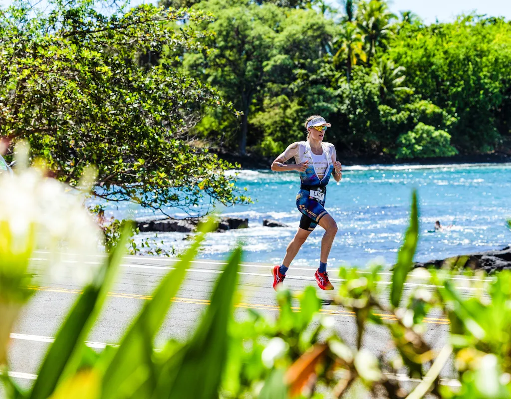 Lucy Charles-Barclay on the run leg at the 2023 Ironman World Champs
