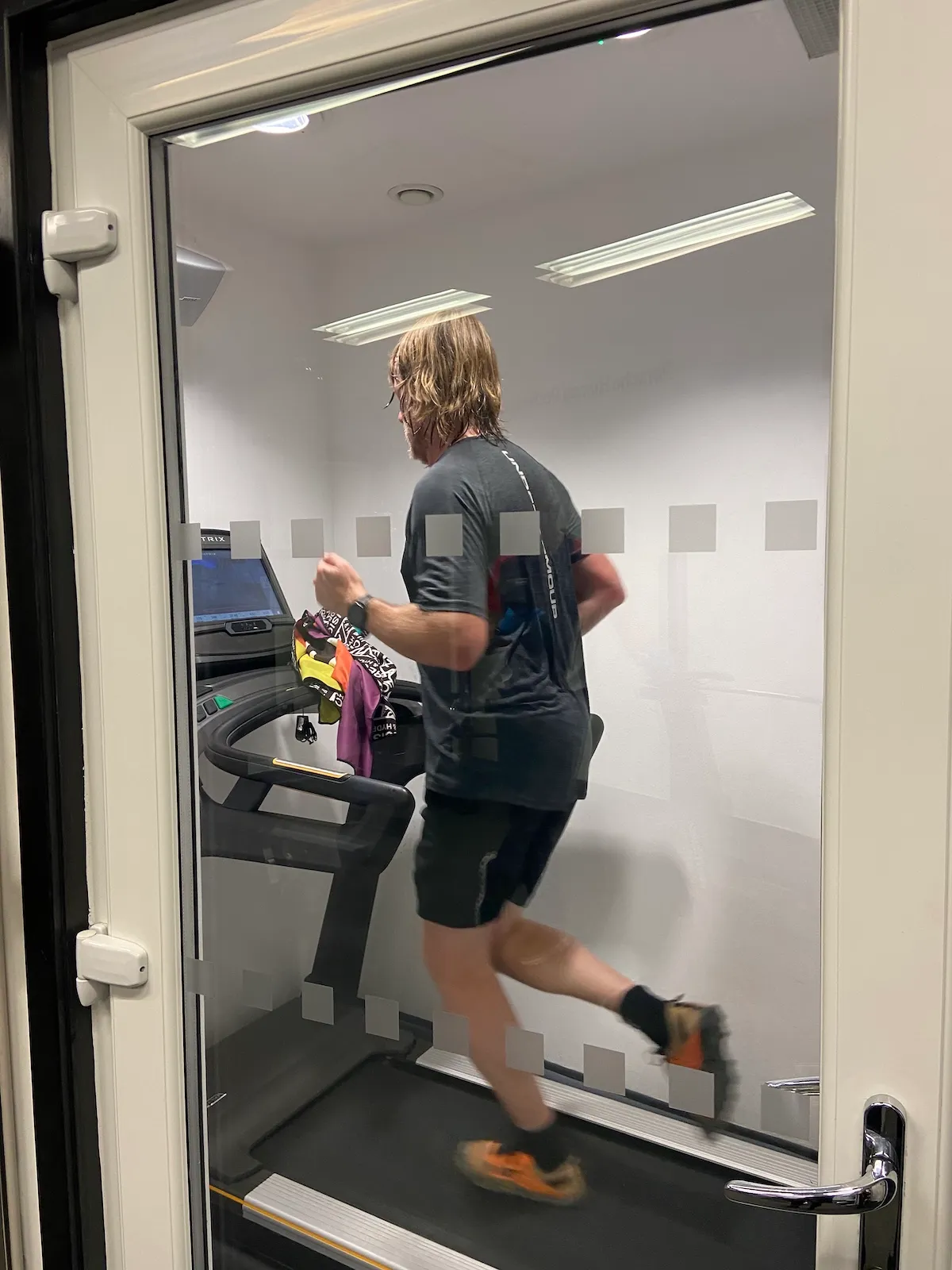 Writer James Witts runs on the treadmill in a heat chamber in conditions set to simulate Kona