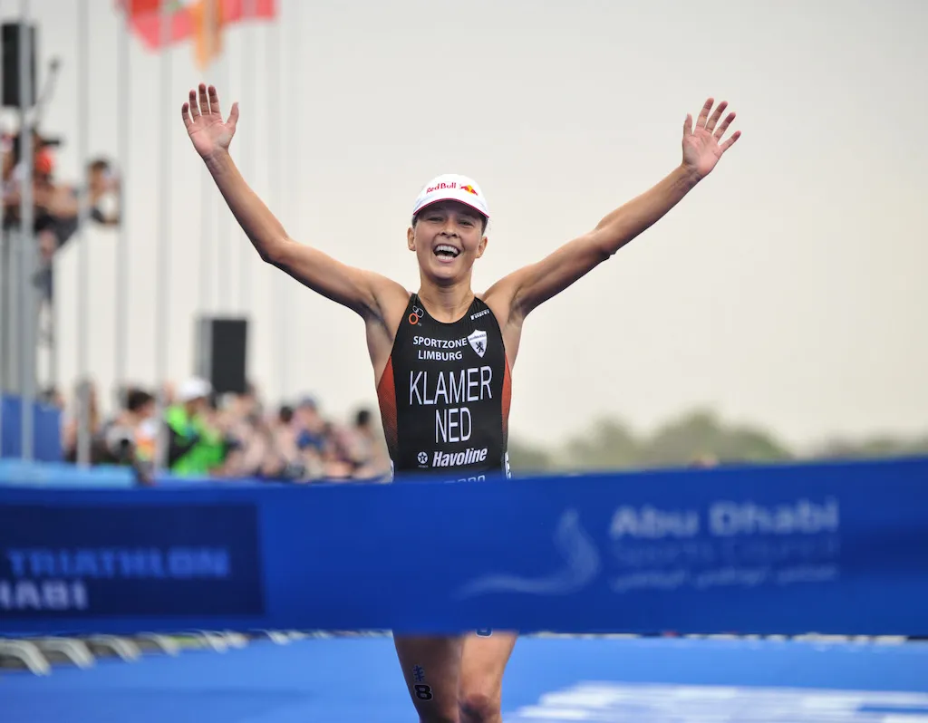 Rachel Klamer wins her first World Triathlon race, in Abu Dhabi, 2018