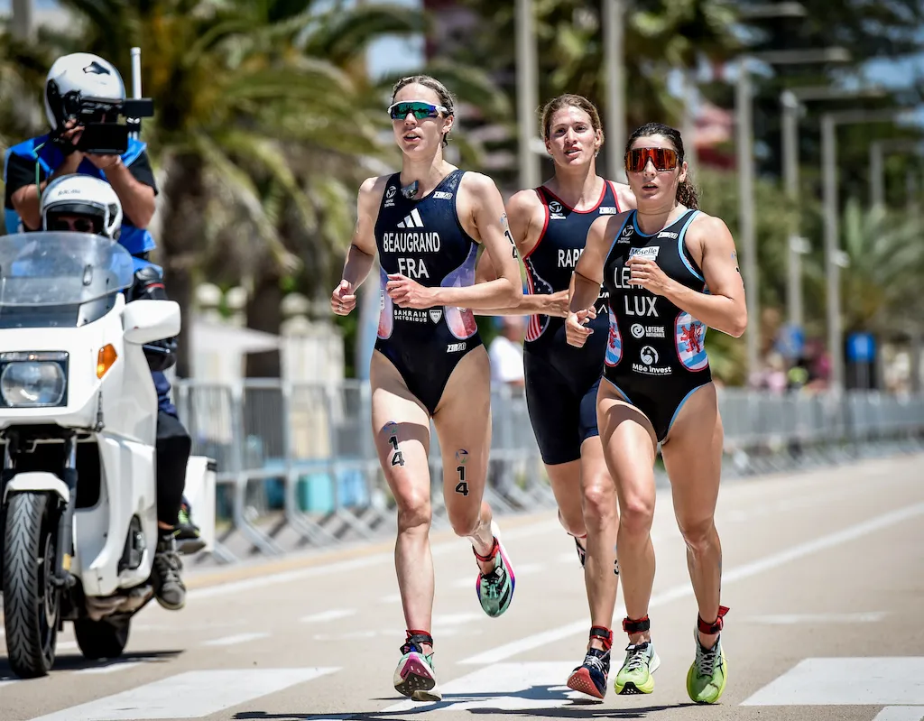 L-R: Cassandre Beaugrand, Summer Rappaport and Jeanne Lehair on the run leg of the 2023 Cagliari WTCS race