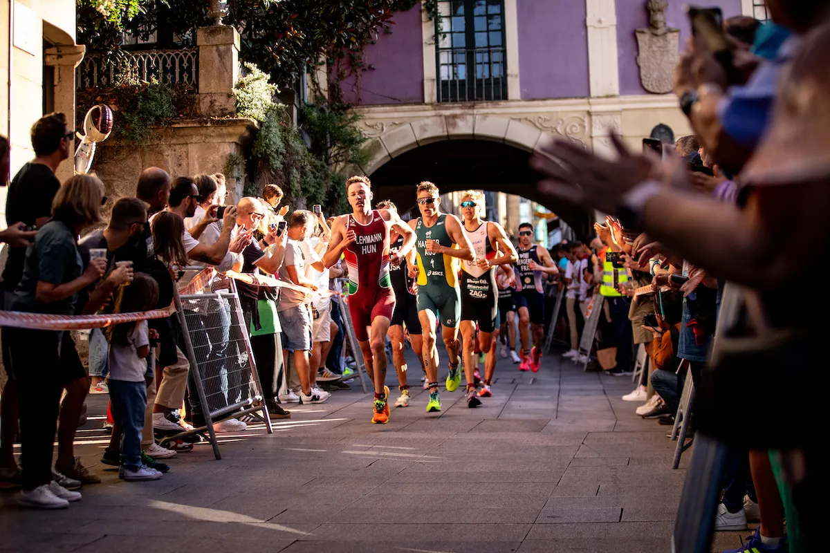 Hungarian triathlete Csongor Lehmann leads the run pack at the 2023 World Triathlon Grand Final in Pontevedra, Spain