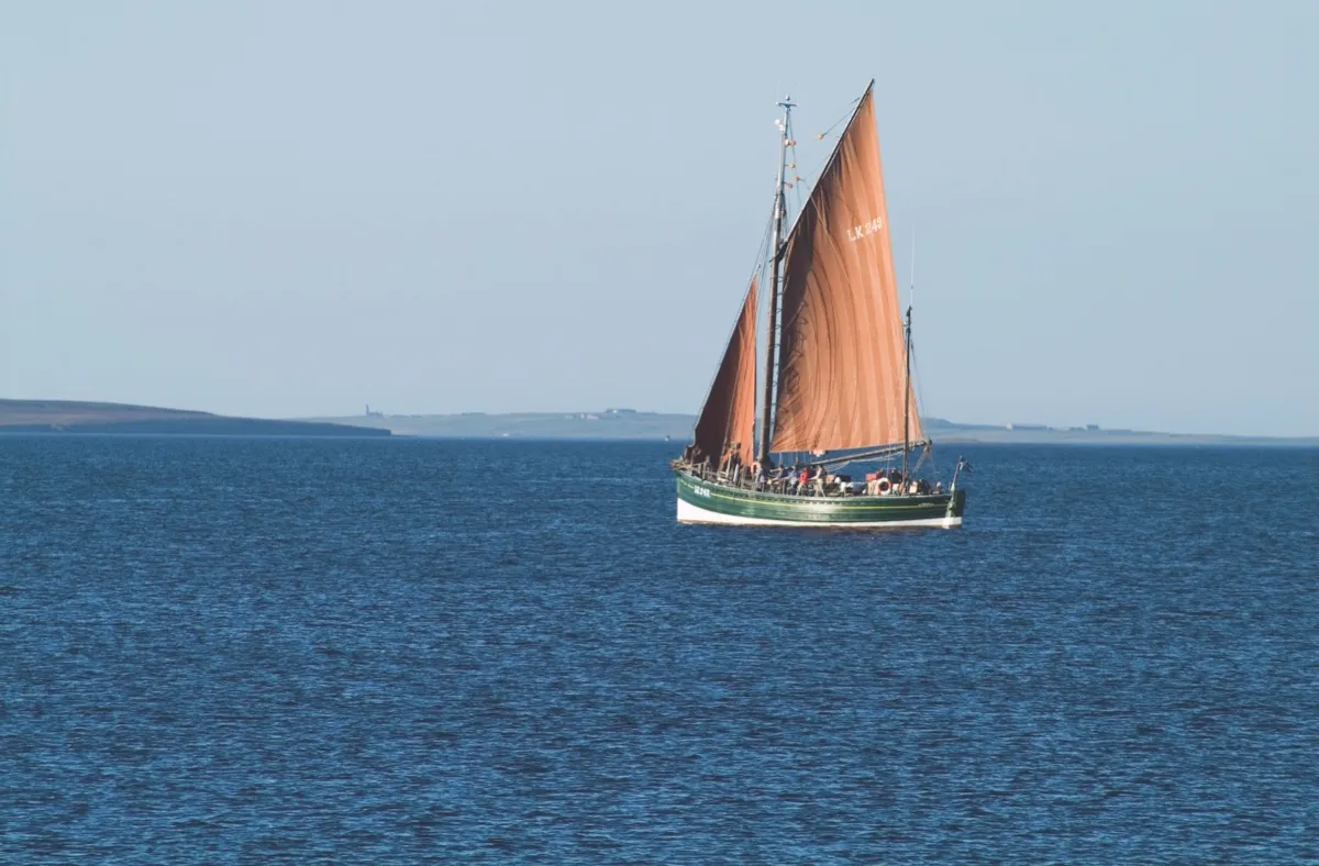 A7FC5R dh The Swan KIRKWALL ORKNEY Fifie type herring drifter two masted lugger sailing in Kirkwall Bay. Image shot 2007. Exact date unknown.