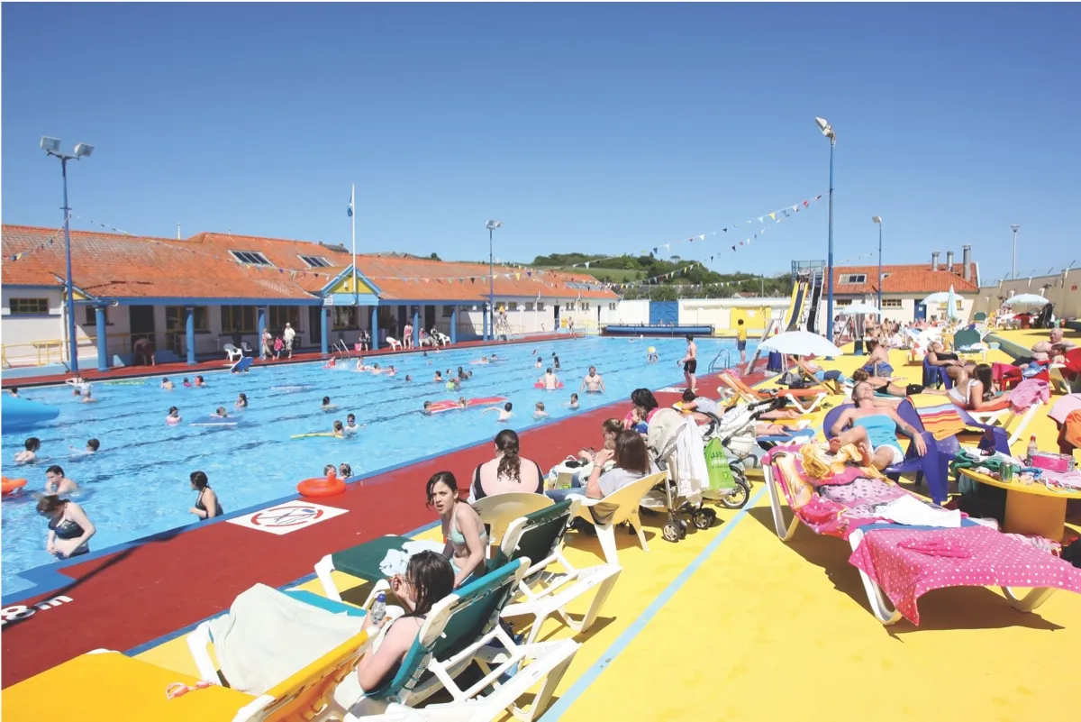 BBHK3E The historic open air swimming pool at Stonehaven, Aberdeenshire, Scotland, UK, which uses heated sea water from the North Sea