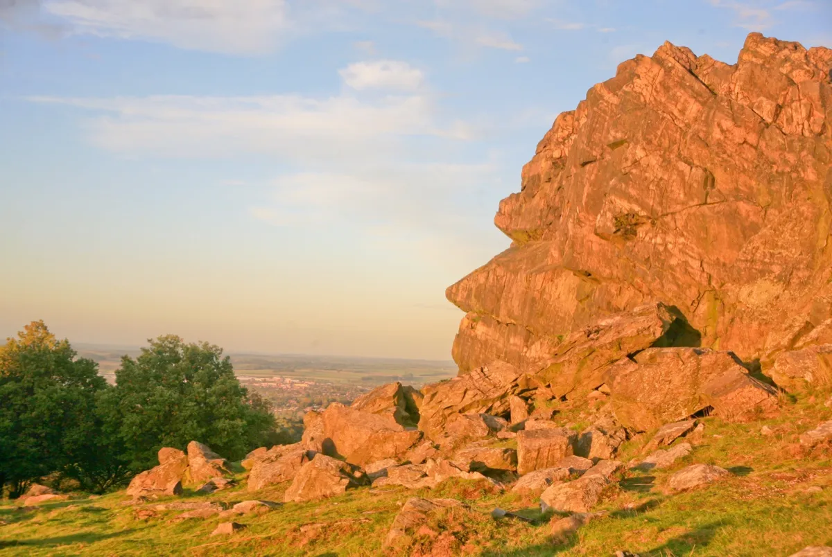The igneous rocks of Beacon Hill were spewed out 700 million years ago by a volcano at Whitwick, four miles away.