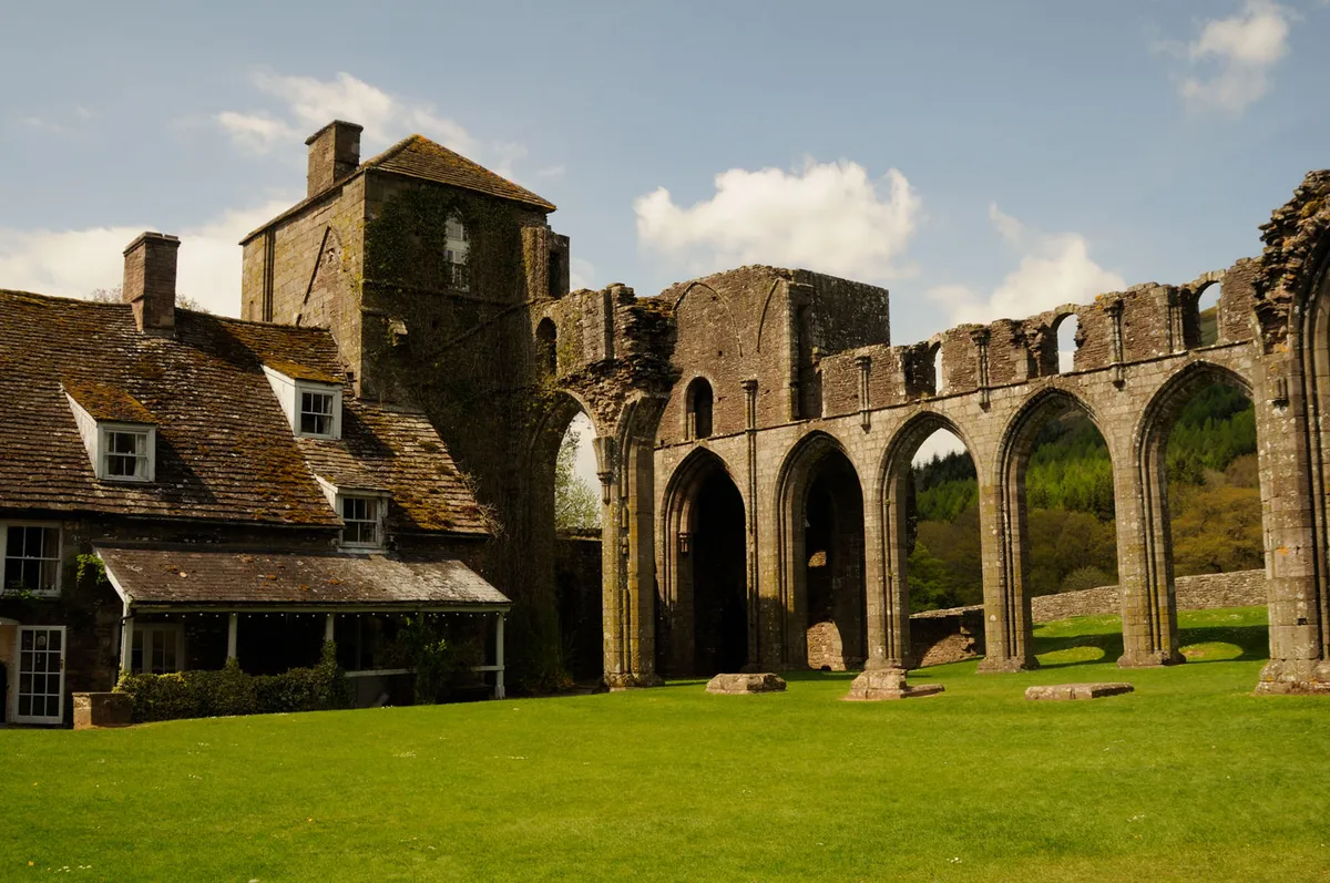 Hotel and ruins of Llanthony Priory