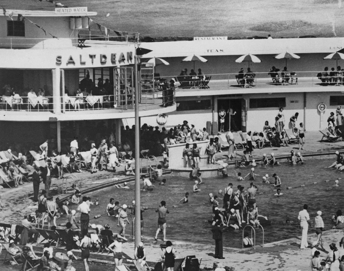 Black and white photo of lido in 1940s