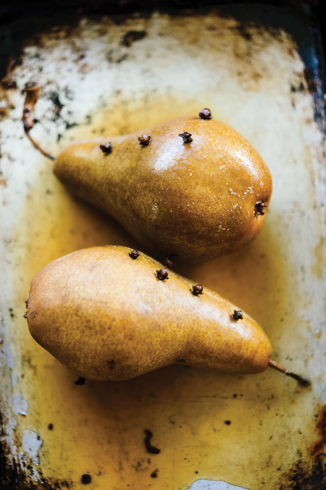 Pears studded with cloves to make Wassail punch