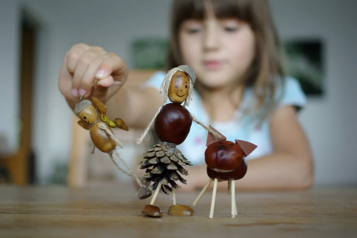 Chestnut and acorn stick figures (children and creativity)