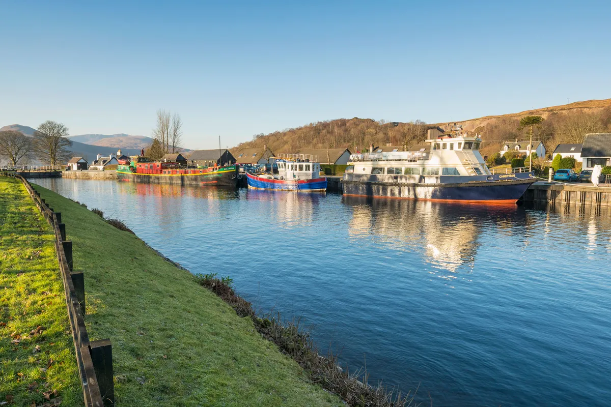 arges-and-cruise-boats-on-the-Caledonian-Canal, VisitScotland