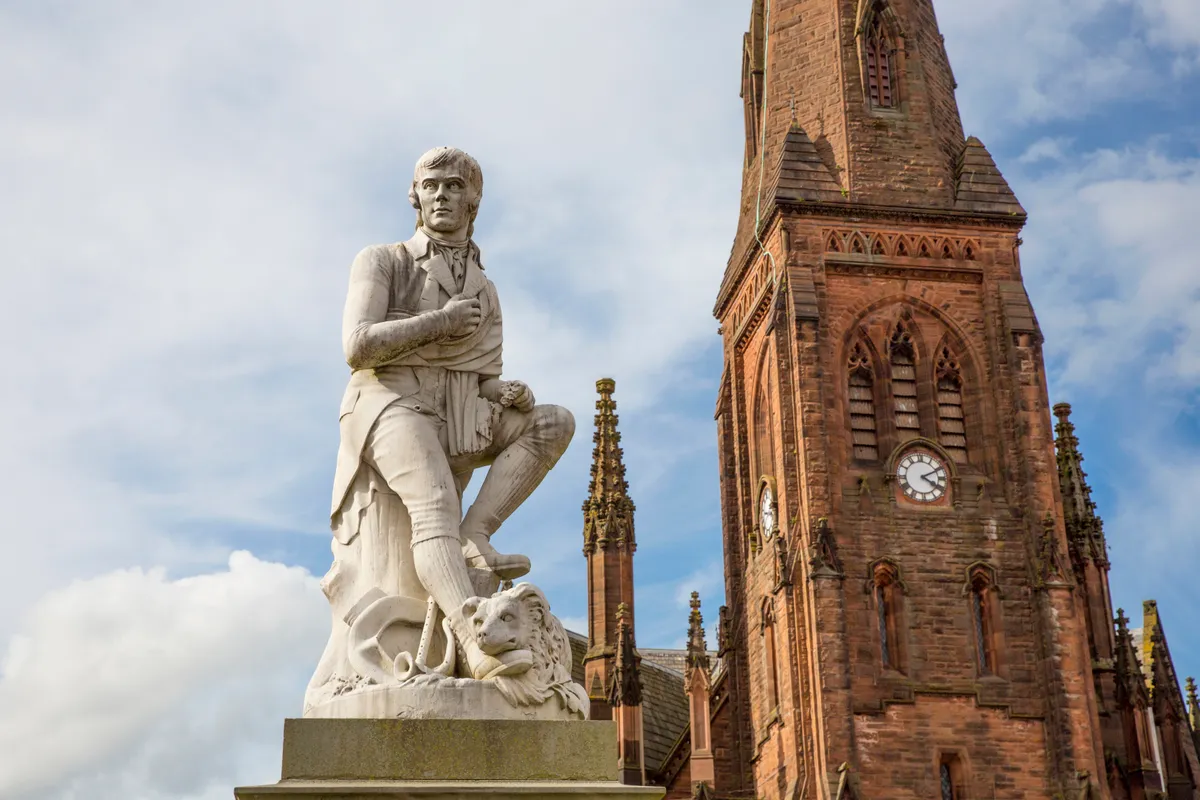 The statue of Robert Burns stands in the centre of Dumfries, VisitScotland