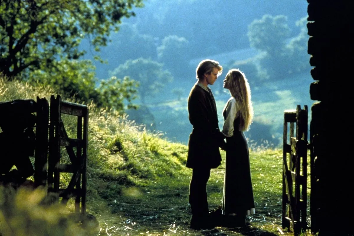 Cary Elwes and Robin Wright in a field