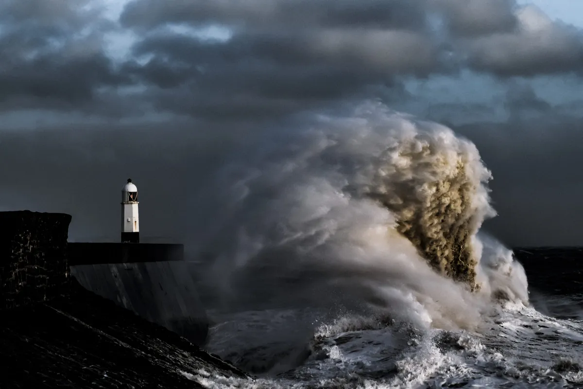 Raging storm batters lighthouse