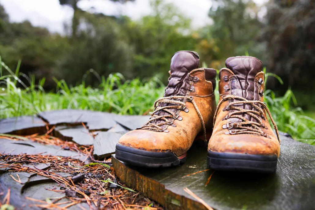 How to dry walking boots 