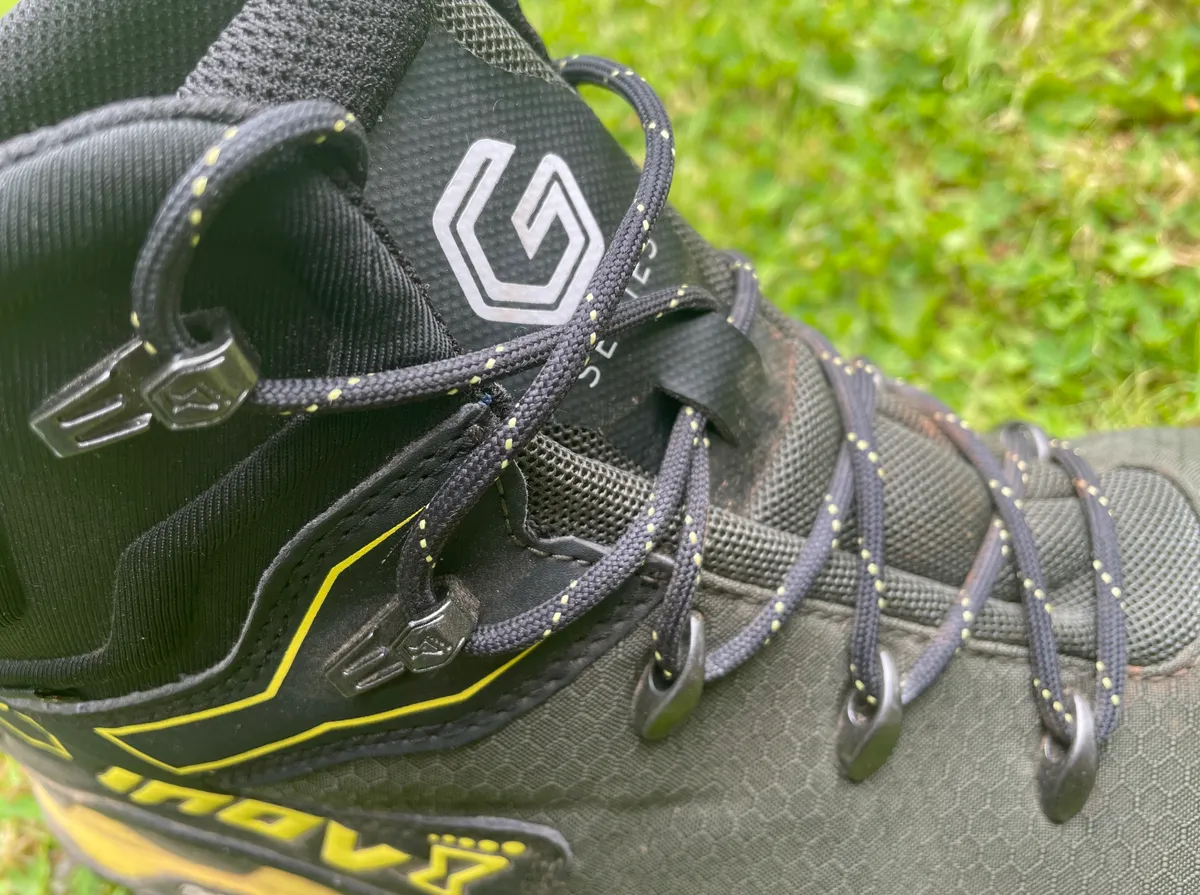 Walking boot lacing system