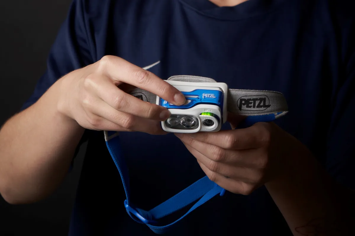 Petzl, Swift RL Rechargeable Headlamp with 900 Lumens & Automatic