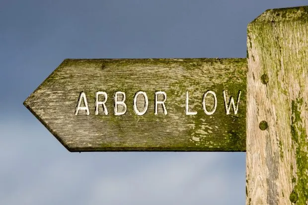 SIgnpost to Arbor Low