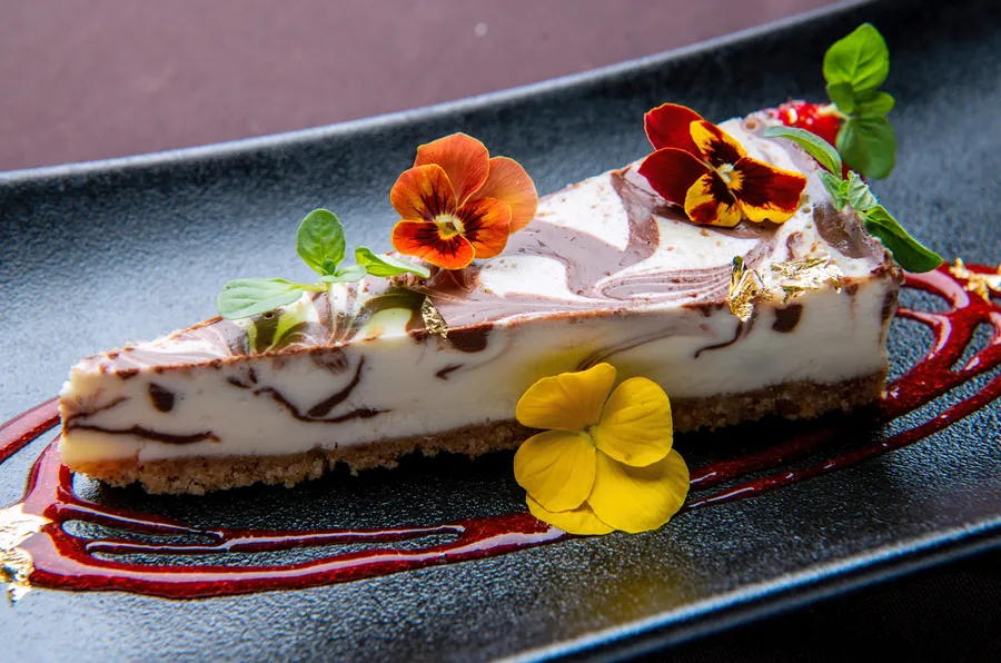 6 edible flowers that will elevate your delectable bakes instantly ...