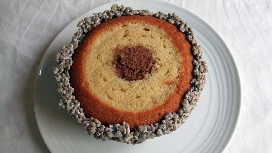 How to bake a cake shaped like the planet Mercury