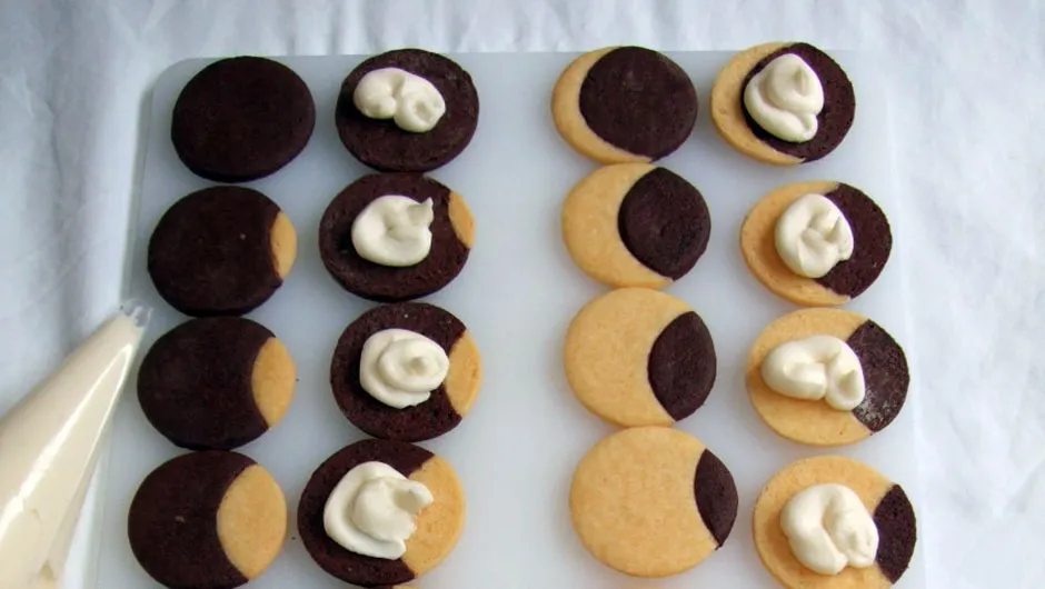 Solar eclipse cookies recipe step 10