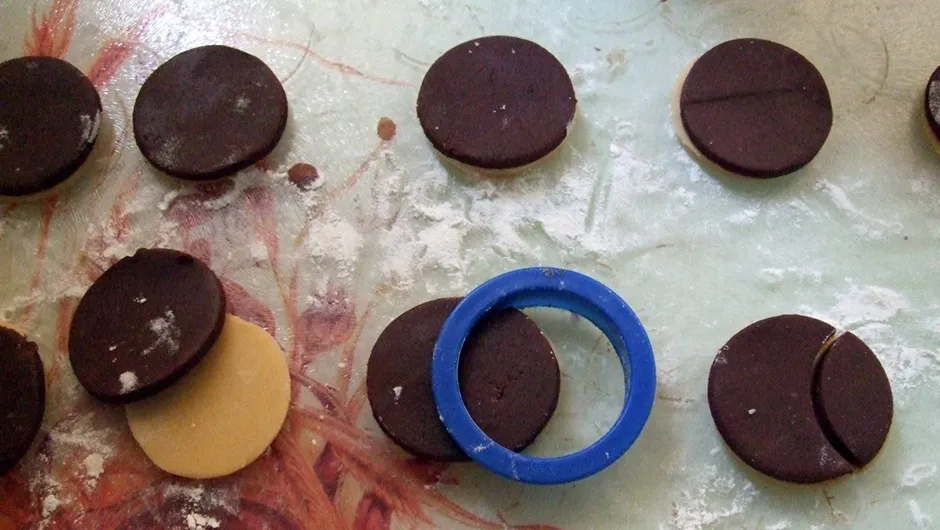 Solar eclipse cookies recipe step 6