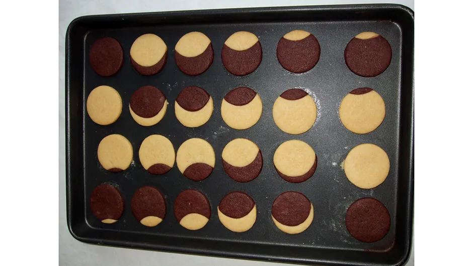 Solar eclipse cookies recipe step 8