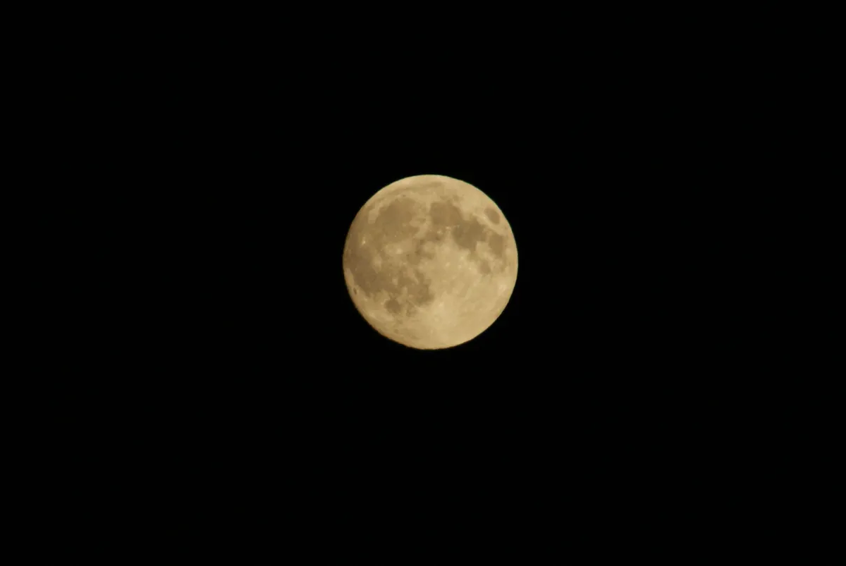 Moon by Martin, Portsmouth, UK. Equipment: Sony a300, 70-300mm Tamaron lens no filters.