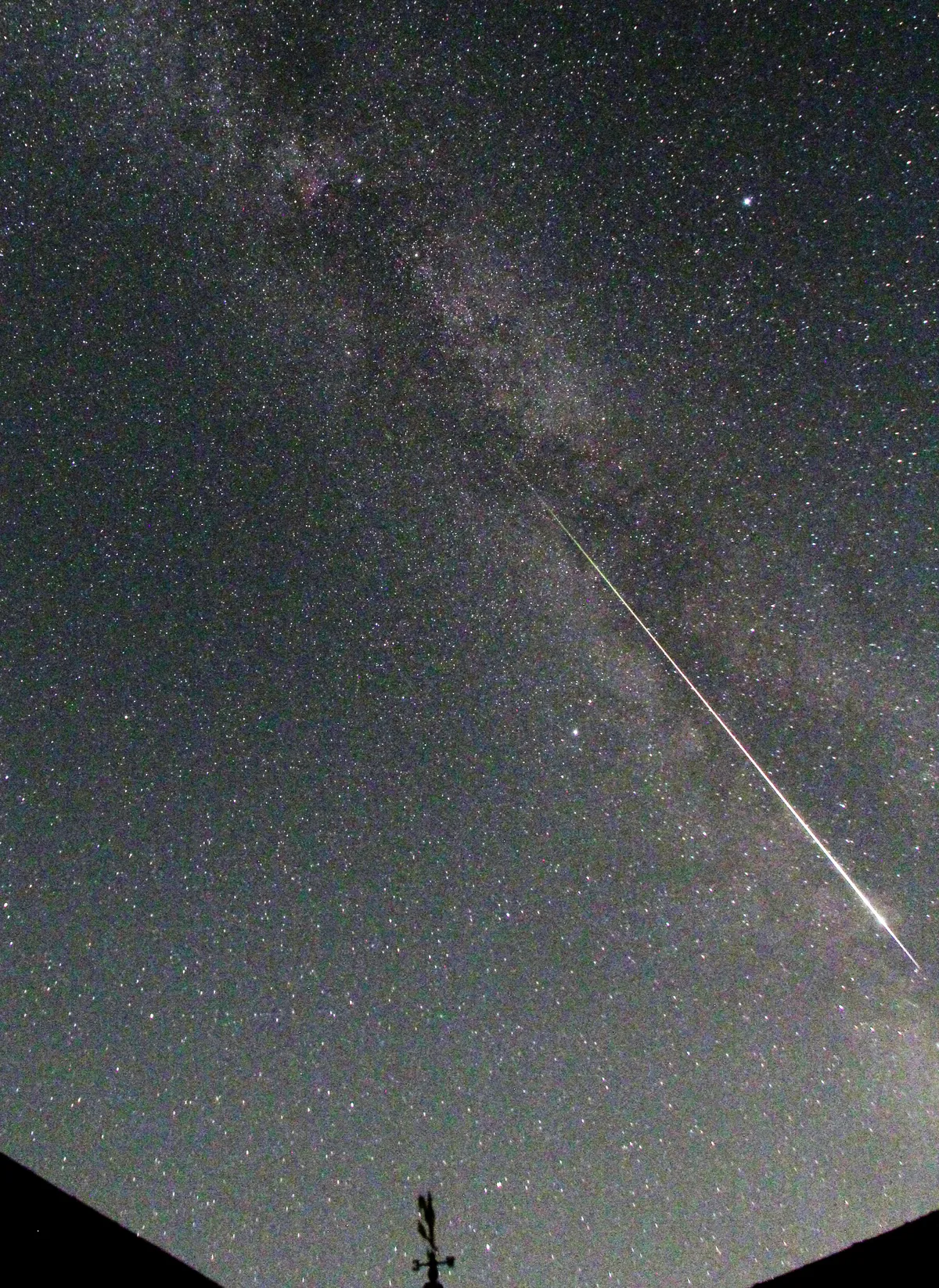 Perseid Meteor by John Elder, UK. Equipment: Canon 60Da